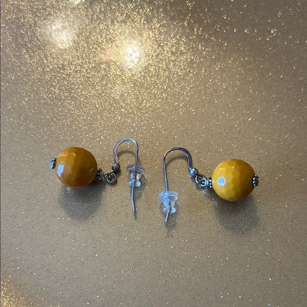 Elegant Gold Drop Earrings; Perfect Condition! - Picture 3 of 5